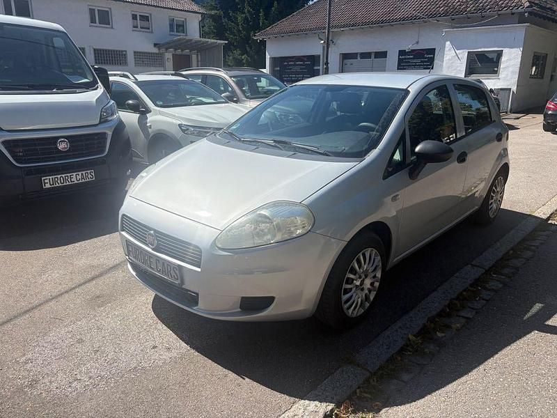 Grau Gebraucht 2013 Fiat Grande Punto Kleinwagen | 3.000 € (Fairer Preis) - Bild 1/4