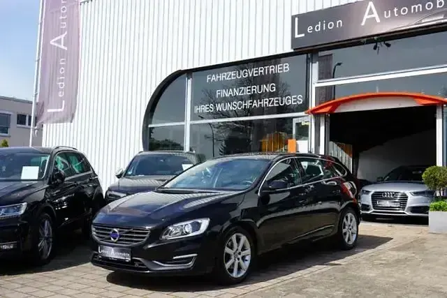 Gebraucht Volvo V60 Summum 190 PS (139 kW) 2015 Schwarz Kombi