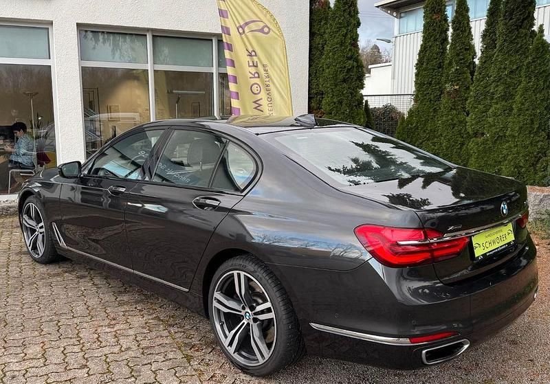Gebraucht BMW 750 Shadowline 449 PS (330 kW) 2018 Grau Limousine