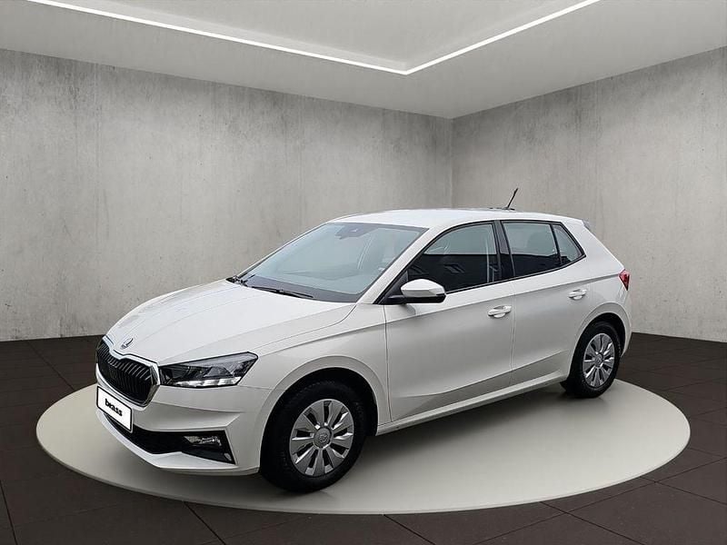 Candyweiß Gebraucht 2024 Skoda Fabia Essence Limousine | 15.900 € (Guter Preis) - Bild 1/4