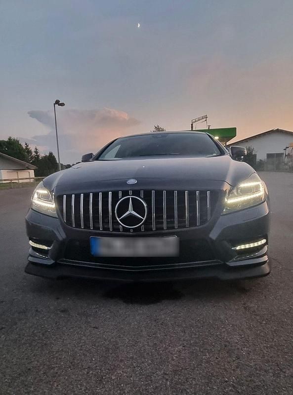 Grau Gebraucht 2013 Mercedes CLS350 Shooting Brake Kombi | 17.900 € (Fairer Preis) - Bild 1/4