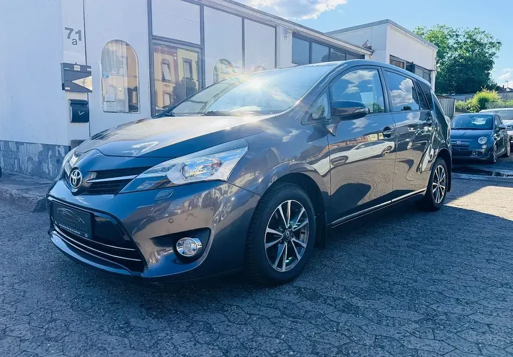 Gebraucht Toyota Verso Life 124 PS (91 kW) 2013 Grau Van / Kleinbus