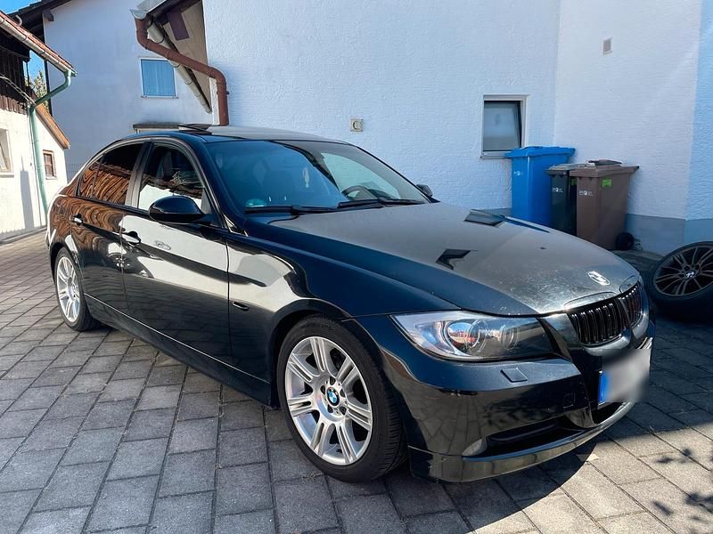 Schwarz Gebraucht 2005 BMW 320 Limousine | 4.200 € (Fairer Preis) - Bild 1/4
