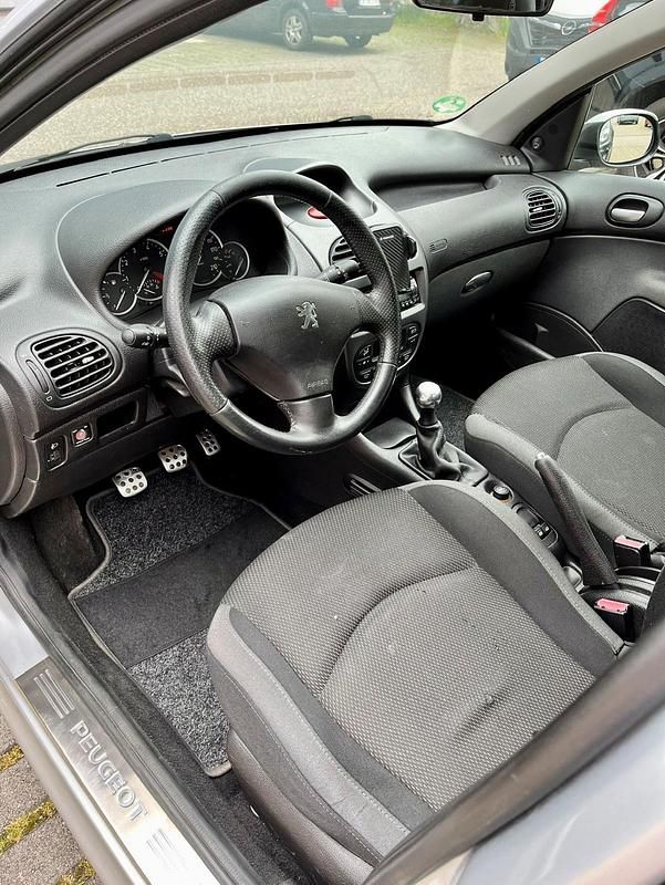 Silber Gebraucht 2009 Peugeot 206 Kleinwagen | 1.950 € (Fairer Preis) - Bild 1/4