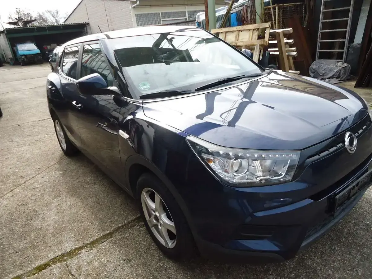 Gebraucht SsangYong Tivoli 116 PS (85 kW) 2016 Dandy blue SUV