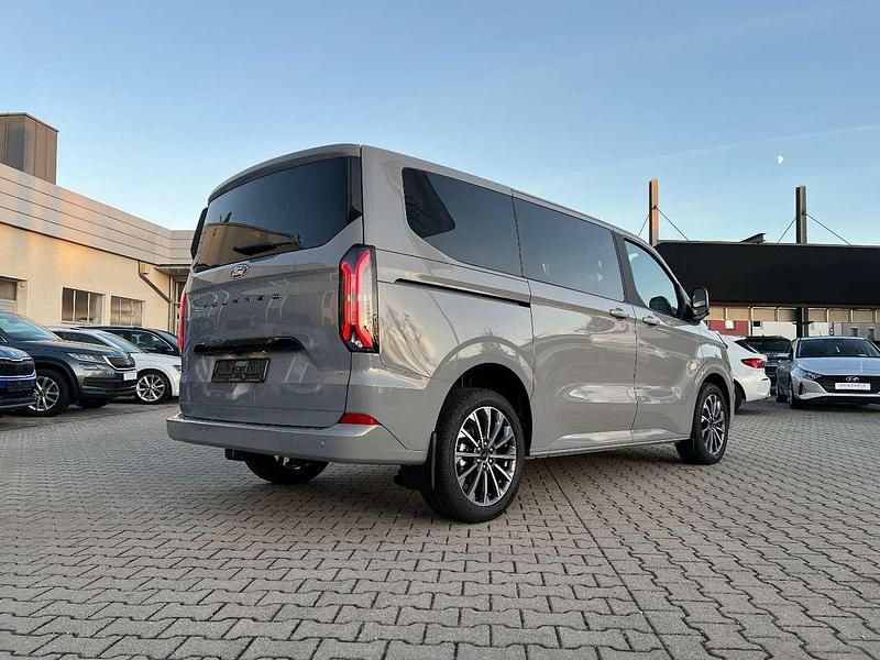 Neu Ford Tourneo Titanium X 170 PS (125 kW) 2025 Titanium grau metallic Van / Kleinbus