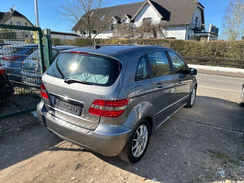 Gebraucht Mercedes B200 140 PS (102 kW) 2011 Grau Van / Kleinbus