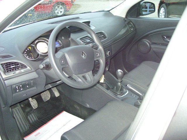 Gebraucht Renault Mégane III 110 PS (80 kW) 2014 Weiß Kleinwagen