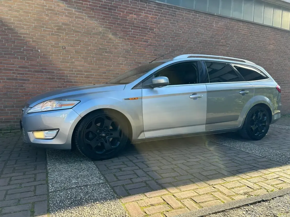 Gebraucht Ford Mondeo 131 PS (96 kW) 2009 Silber Kombi
