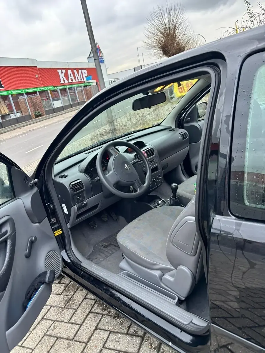 Gebraucht Opel Corsa 58 PS (42 kW) 2001 Schwarz Kleinwagen