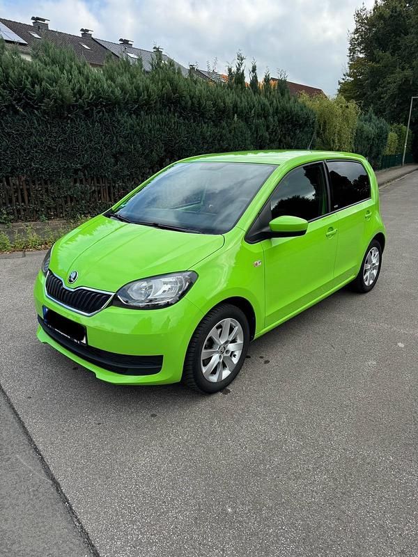 Grün Gebraucht 2018 VW up! Kleinwagen | 7.777 € (Guter Preis) - Bild 1/4