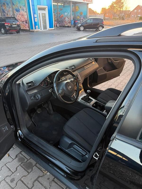 Gebraucht VW Passat 105 PS (77 kW) 2010 Schwarz Kombi