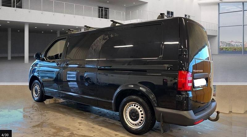 Gebraucht VW T6 150 PS (110 kW) 2018 Deep black perleffekt Van