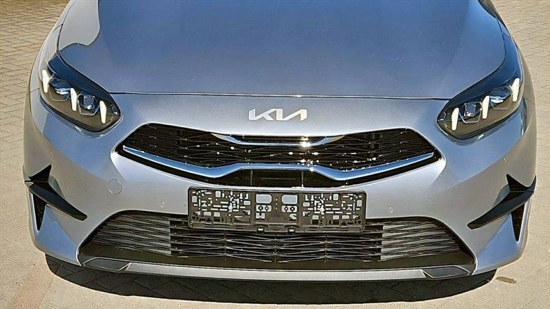 Gebraucht Kia Ceed 140 PS (102 kW) 2024 Silber Kleinwagen