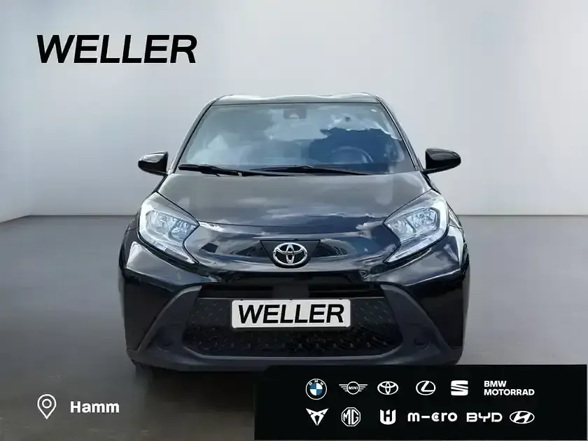 Gebraucht Toyota Aygo Play 72 PS (52 kW) 2024 Night time black (schwarz) Kleinwagen