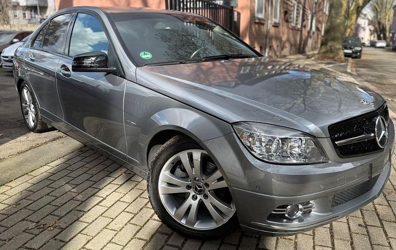 Gebraucht Mercedes C180 156 PS (114 kW) 2010 Silber Limousine