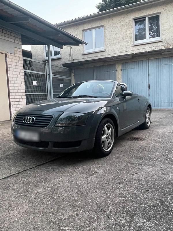 Grau Gebraucht 2000 Audi TT Roadster Cabrio | 3.500 € (Etwas zu teuer) - Bild 1/4