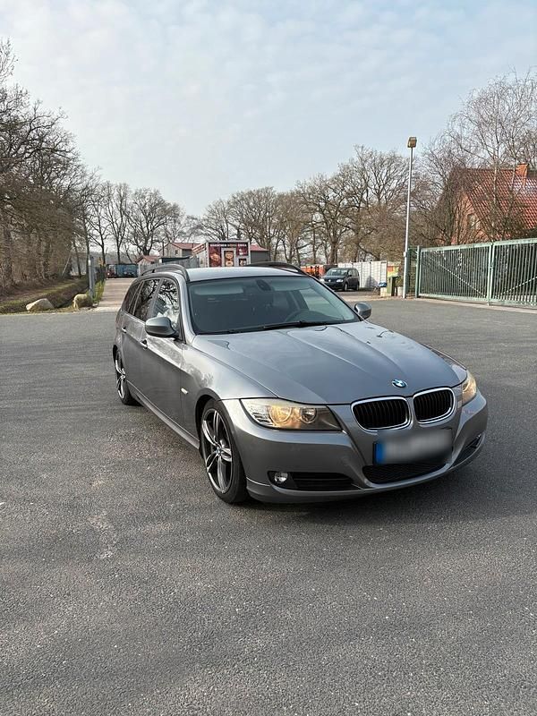 Gebraucht BMW 318 143 PS (105 kW) 2009 Grau Kombi