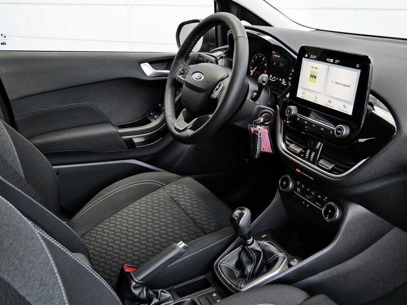 Gebraucht Ford Fiesta Titanium 101 PS (74 kW) 2023 Magnetic grau met. Kleinwagen