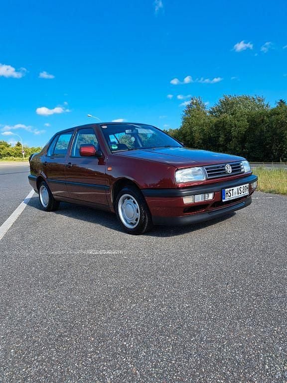 Gebraucht VW Vento 90 PS (66 kW) 1993 Rot Limousine