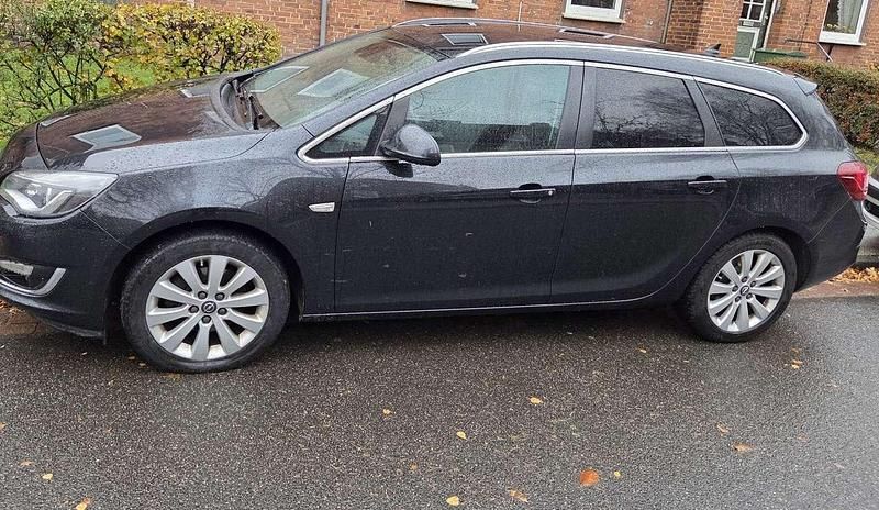 Gebraucht Opel Astra Exklusiv 131 PS (96 kW) 2014 Schwarz Kombi