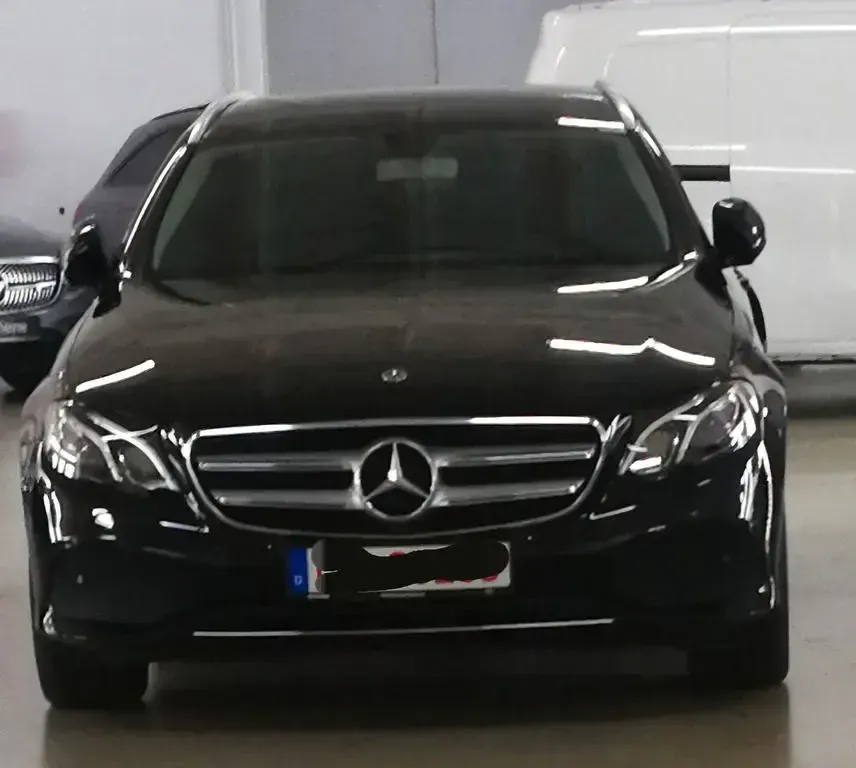 Gebraucht Mercedes E220 194 PS (142 kW) 2018 Schwarz Limousine