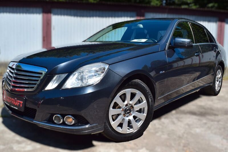 Grau Gebraucht 2009 Mercedes E220 Limousine | 7.499 € (Fairer Preis) - Bild 1/4
