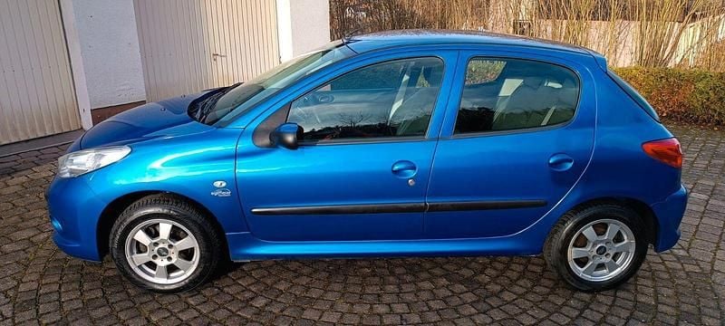 Gebraucht Peugeot 206 Urban Move 73 PS (53 kW) 2011 Blau Limousine