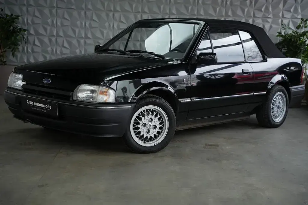 Gebraucht Ford Escort Cabriolet Ghia 90 PS (66 kW) 1989 Schwarz Cabrio