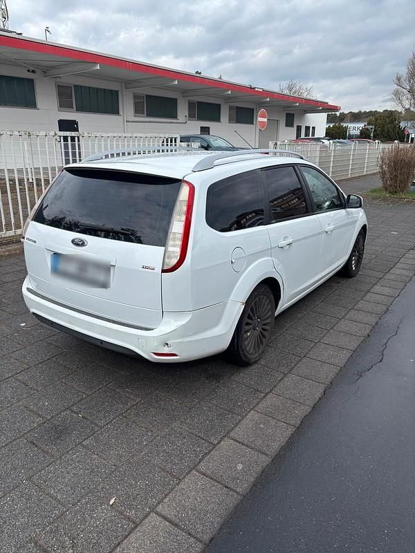 Gebraucht Ford Focus 2010 Weiß Kombi
