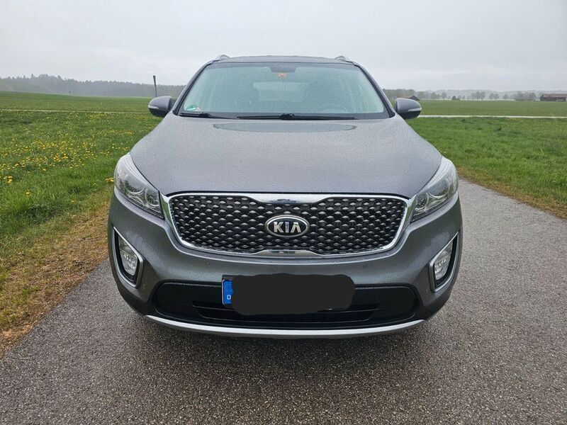 Grau Gebraucht 2016 Kia Sorento Vision SUV | 13.400 € (Guter Preis) - Bild 1/4