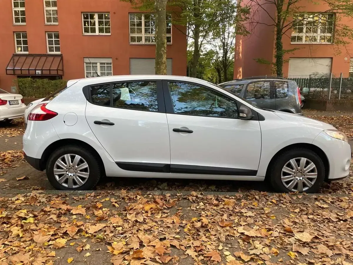 Gebraucht Renault Mégane III Authentique 101 PS (74 kW) 2011 Limousine