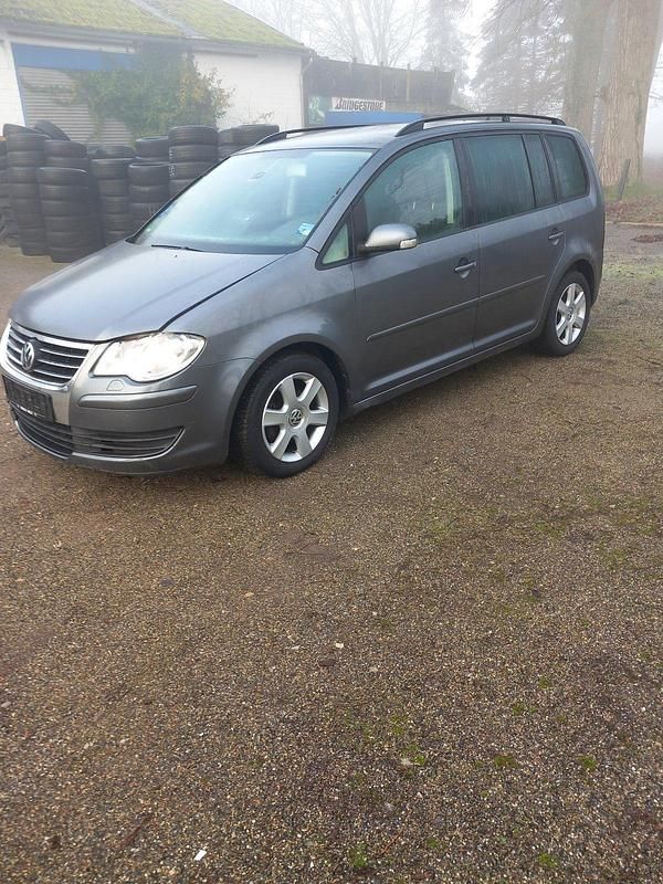 Grau Gebraucht 2007 VW Touran Van / Kleinbus | 1.250 € (Superpreis) - Bild 1/4