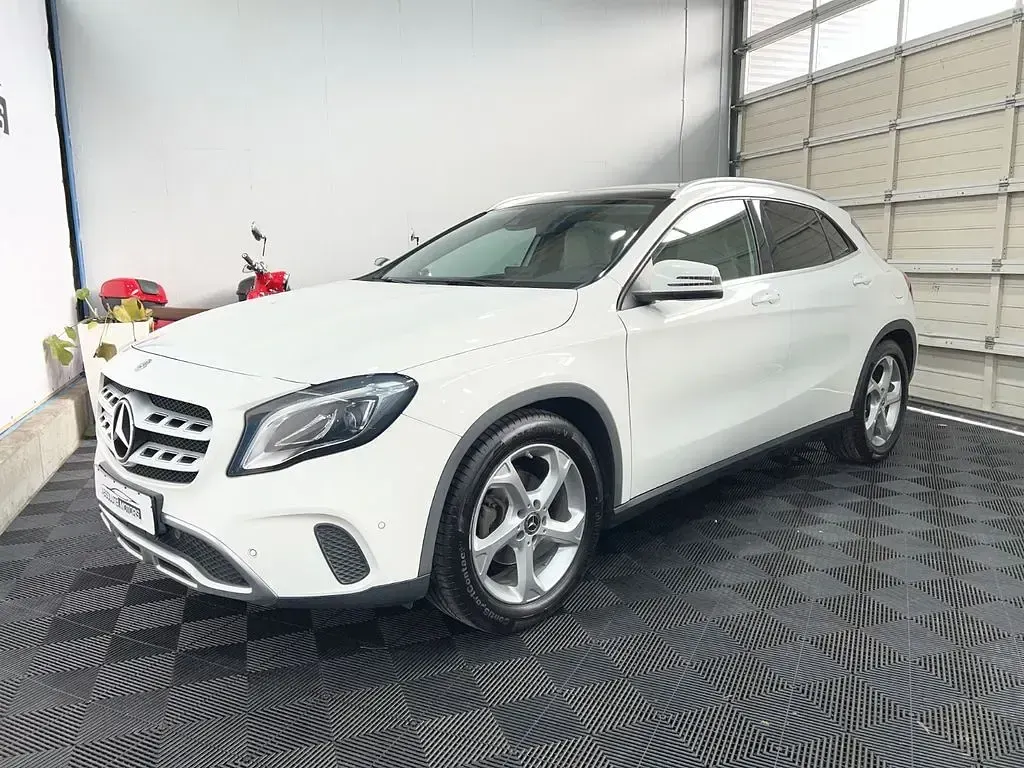 Gebraucht Mercedes GLA180 Urban 122 PS (89 kW) 2019 Weiß SUV