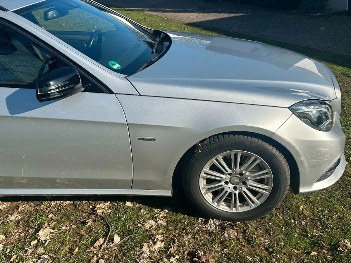 Gebraucht Mercedes E220 170 PS (125 kW) 2015 Silber Limousine