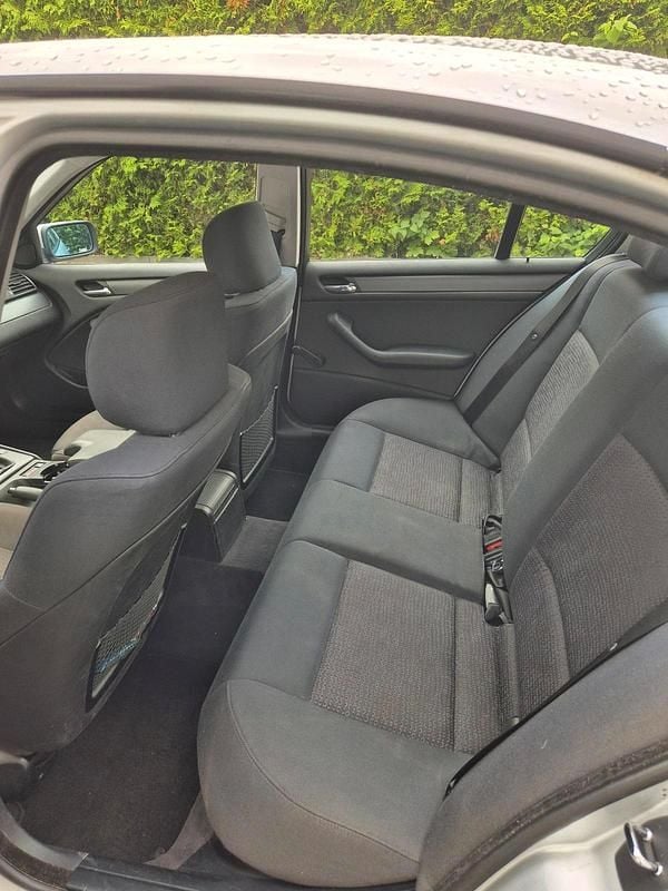 Gebraucht BMW 318 145 PS (106 kW) 2002 Silber Limousine