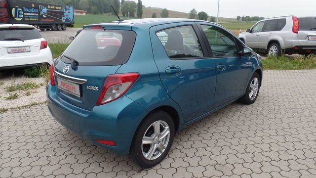 Gebraucht Toyota Yaris Life 69 PS (50 kW) 2012 Blau metallic Kleinwagen