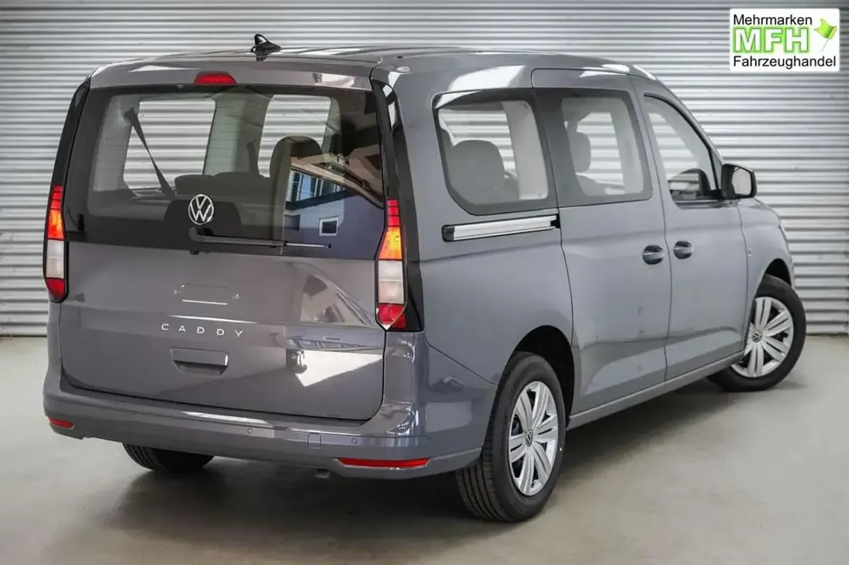 Neu VW Caddy Maxi Life 122 PS (89 kW) 2026 Pure grey uni () Van / Kleinbus