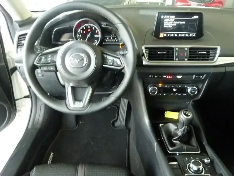 Gebraucht Mazda 3 Active 120 PS (88 kW) 2017 Satinweiß metallic Limousine