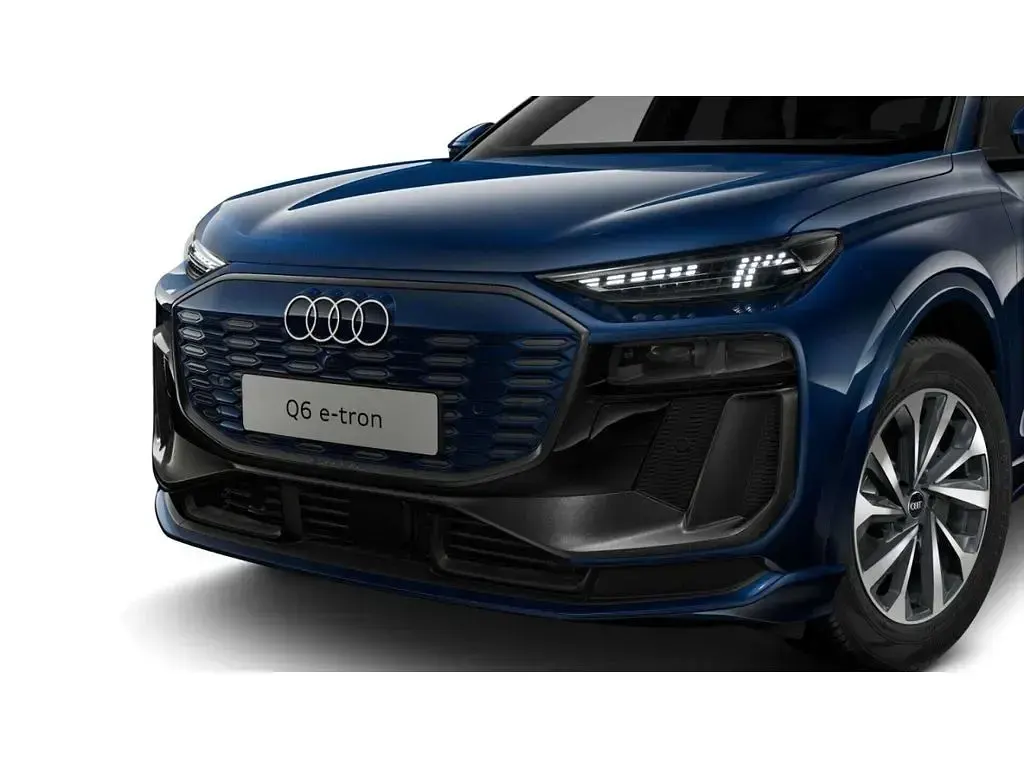 Second-hand Audi Q6 e-tron Ambiente 284 kW (387 CP) 2024 Albastru SUV