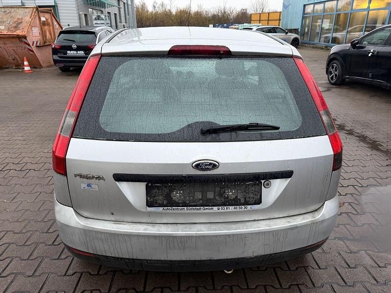 Gebraucht Ford Fiesta Ambiente 60 PS (44 kW) 2003 Silber Kleinwagen