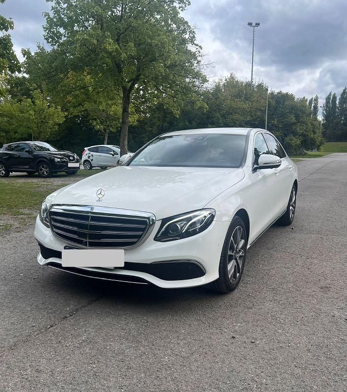 Weiß Gebraucht 2017 Mercedes E350 Limousine | 23.800 € (Guter Preis) - Bild 1/4