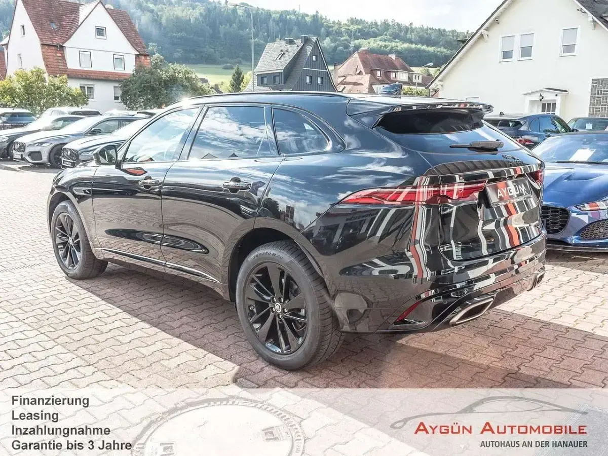 Gebraucht Jaguar F-Pace R-Dynamic 300 PS (220 kW) 2025 Santorini black SUV