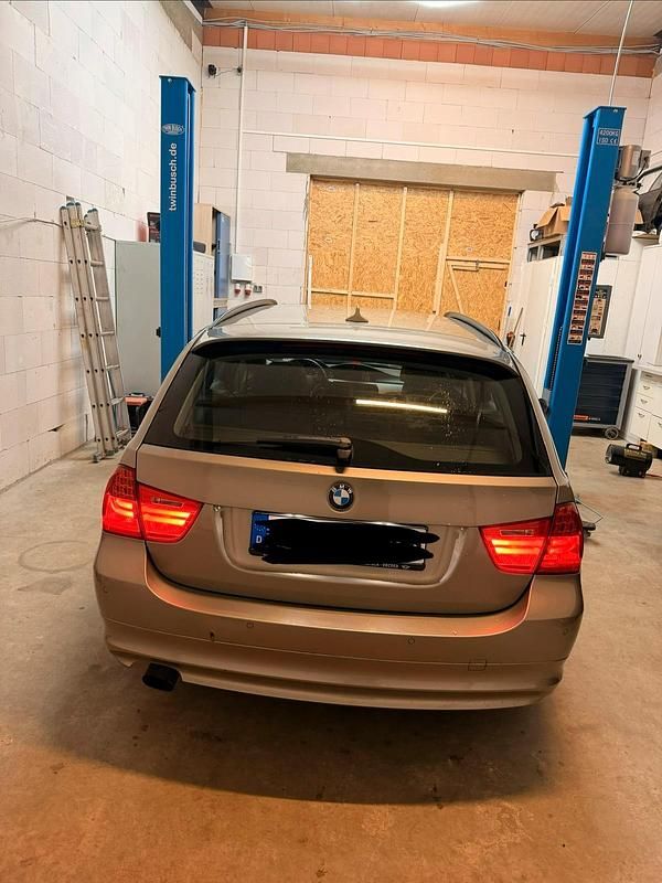 Gebraucht BMW 318 143 PS (105 kW) 2012 Gold Kombi