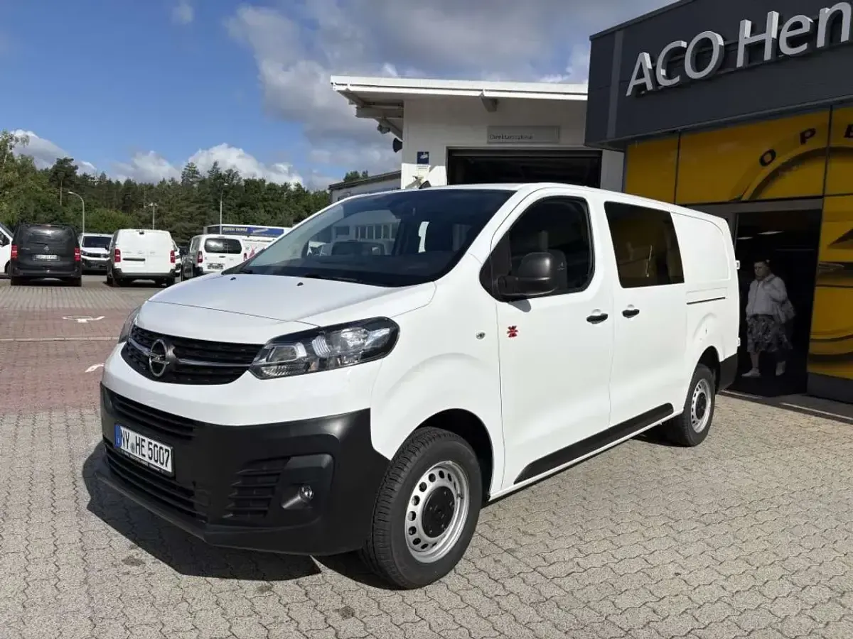 Gebraucht Opel Vivaro-e Combi 144 PS (105 kW) 2025 Kaolin weiß Van / Kleinbus