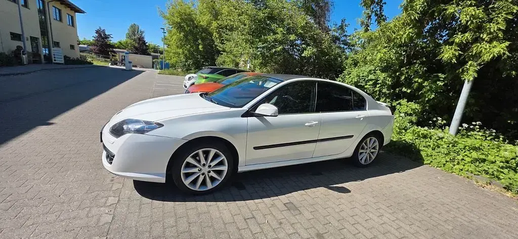 Gebraucht Renault Laguna III Dynamique 150 PS (110 kW) 2007 Weiß Limousine