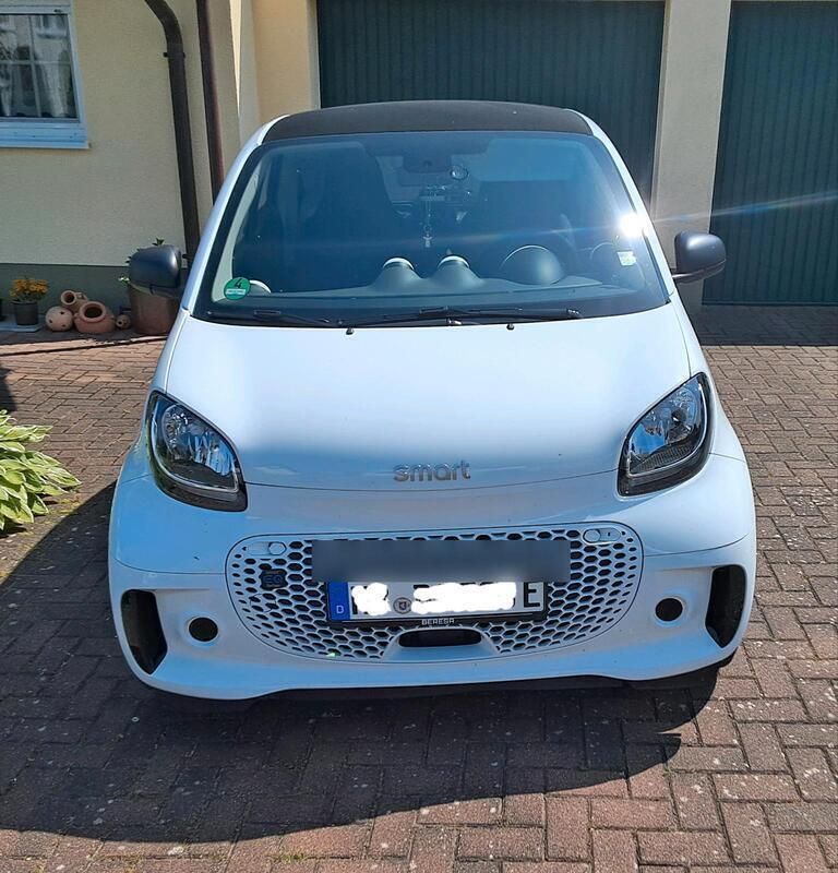 Weiß Gebraucht 2020 Smart ForTwo Electric Drive Kleinwagen | 10.500 € (Etwas zu teuer) - Bild 1/1