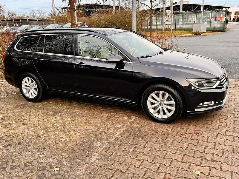 Schwarz Gebraucht 2018 VW Passat Comfortline Kombi | 12.500 € (Guter Preis) - Bild 1/4