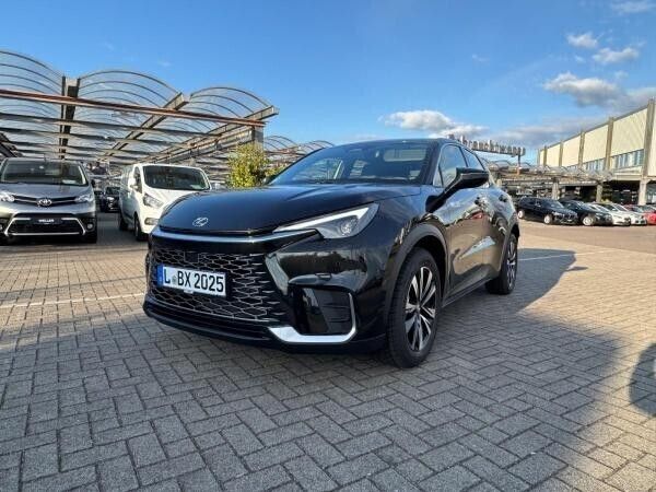Schwarz (black mica) Neu 2024 Lexus LBX SUV | 28.596 € (Superpreis) - Bild 1/4