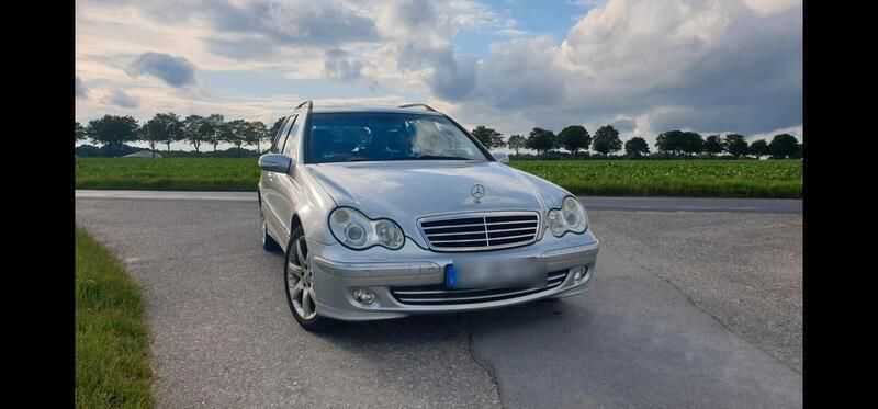 Silber Gebraucht 2004 Mercedes 230 Kombi | 3.999 € - Bild 1/4